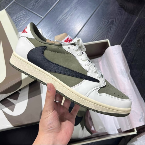 Travis Scott x Air Jordan 1 Retro Low 'Reverse Olive' - Picture 1 of 7